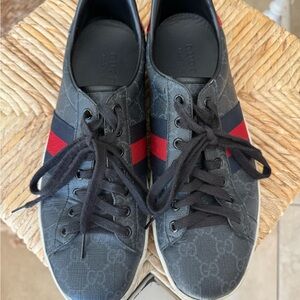 Gucci Men's Black and Red Sneakers
